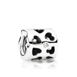 Pandora tunneled love charm
